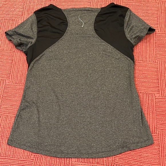 Layer 8 women’s size medium fitness exercise shirt Heather gray - Picture 8 of 13